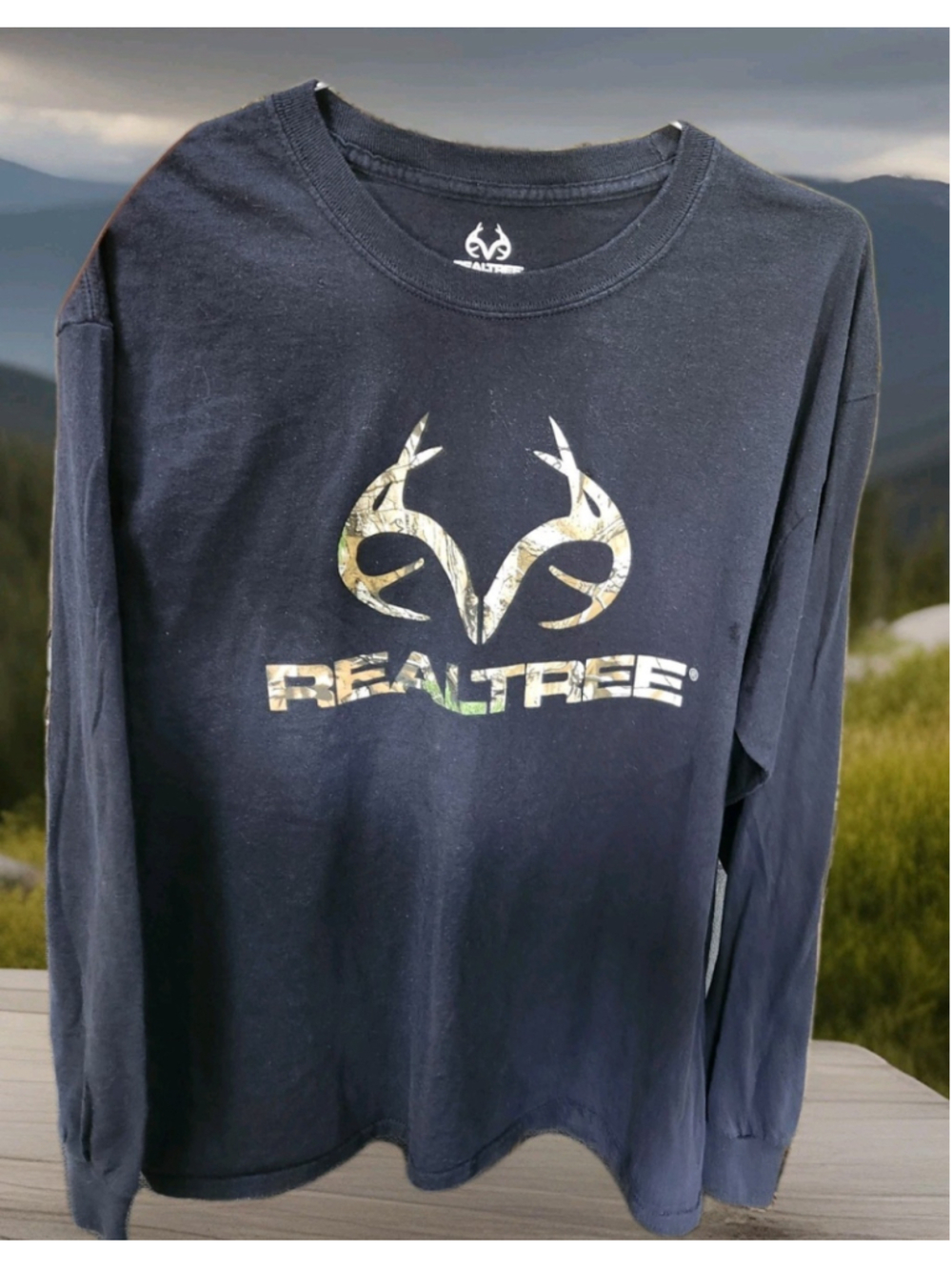 Realtree Mens T-Shirt Large Long Sleeves Black W/ Front Antler Graphic Hunting